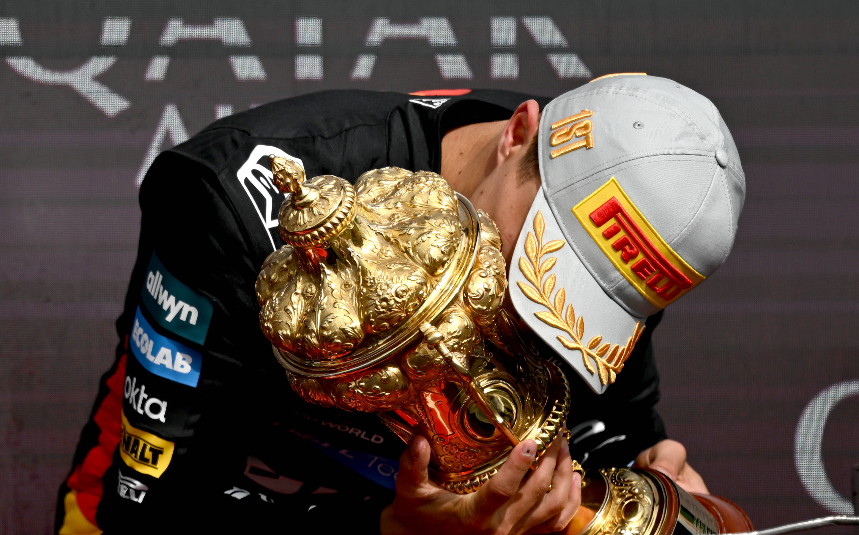 阿斯顿马丁险胜索伯车队，皮亚斯特里刷新纪录