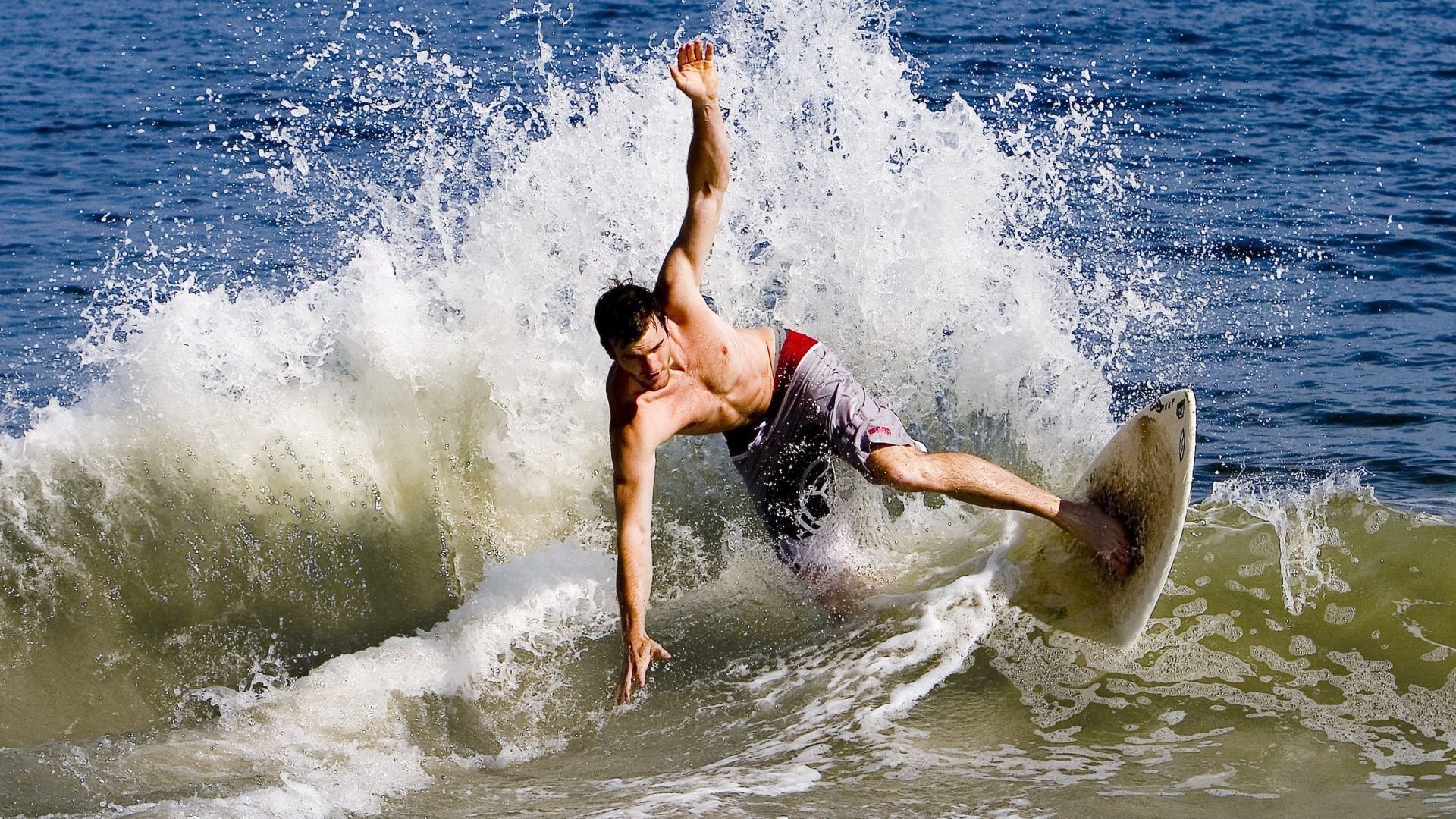 F1街道赛焦点战，挪威维京风暴冲垮马赛蔚蓝堡垒