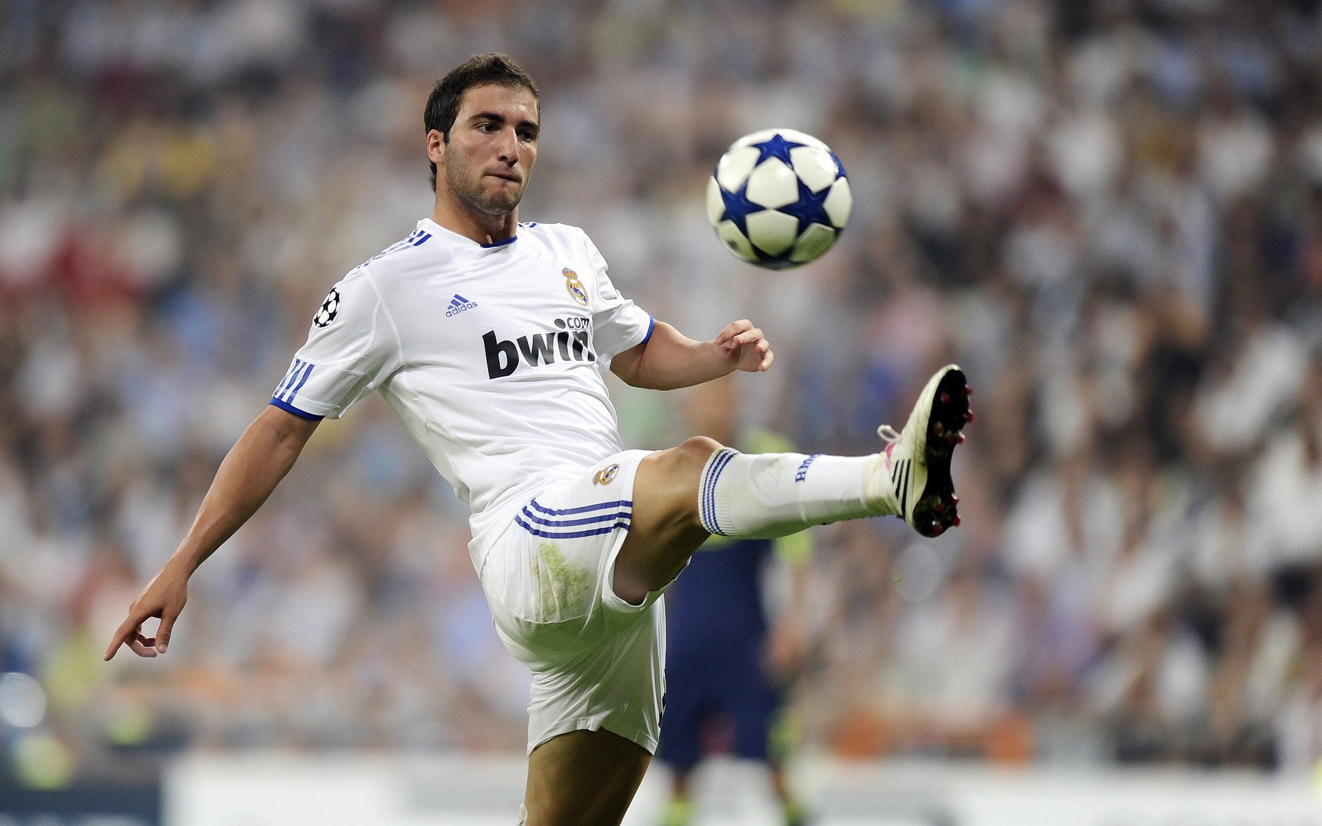 开云体育APP下载-欧冠半决赛之夜，布鲁诺用孤独的清醒，为喧嚣时代正名